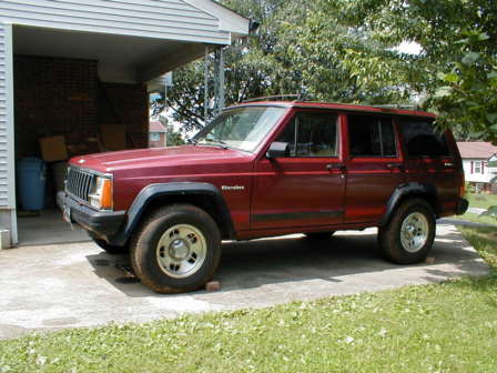 Stock Jeep Cherokee XJ without lift and with 2.8L engine.